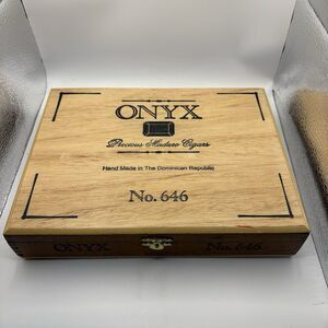 Onyx No. 646 Vintage Empty Cigar Wood Box Dominican Republic Dovetail Wooden